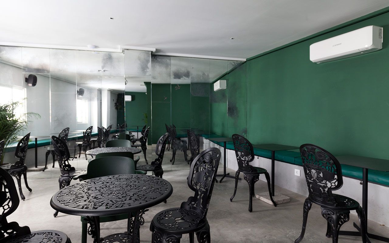 bunker_2060_hostel_interior_market_seletti